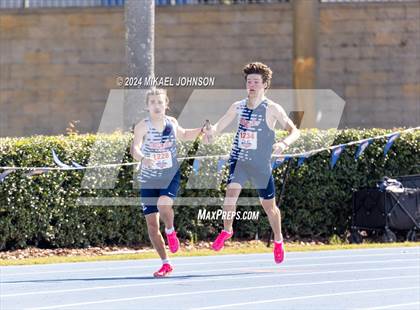 Thumbnail 2 in UF Relays (Saturday - 4 x 200 Meter) photogallery.