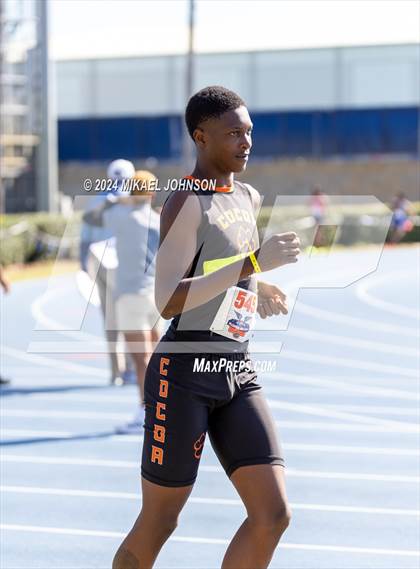 Thumbnail 2 in UF Relays (Saturday - 4 x 200 Meter) photogallery.