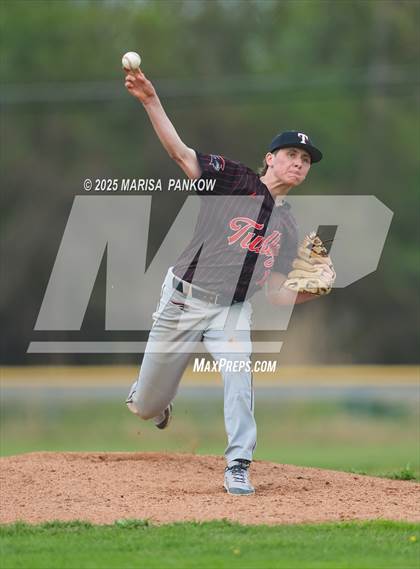 Thumbnail 2 in Bishop Grimes vs Tully photogallery.