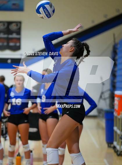 Thumbnail 3 in O'Connor vs Highland photogallery.