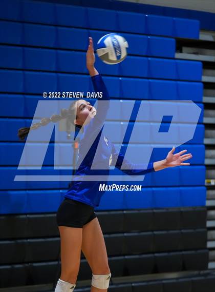 Thumbnail 1 in O'Connor vs Highland photogallery.