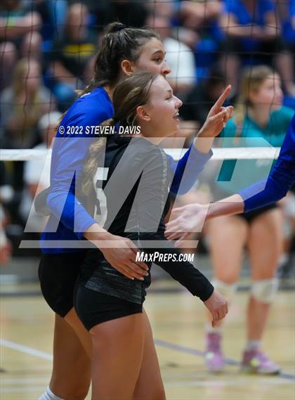 Thumbnail 3 in O'Connor vs Highland photogallery.