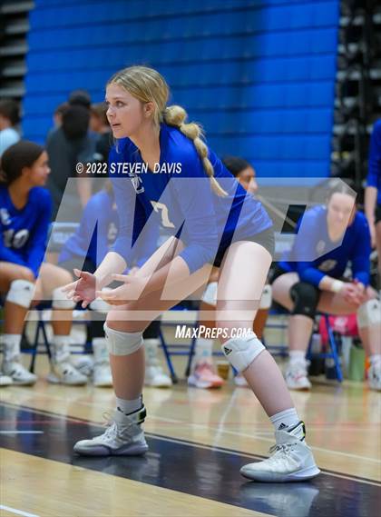 Thumbnail 1 in O'Connor vs Highland photogallery.
