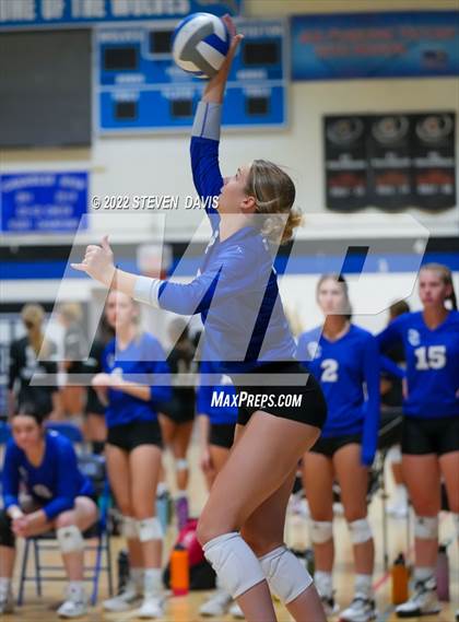 Thumbnail 2 in O'Connor vs Highland photogallery.