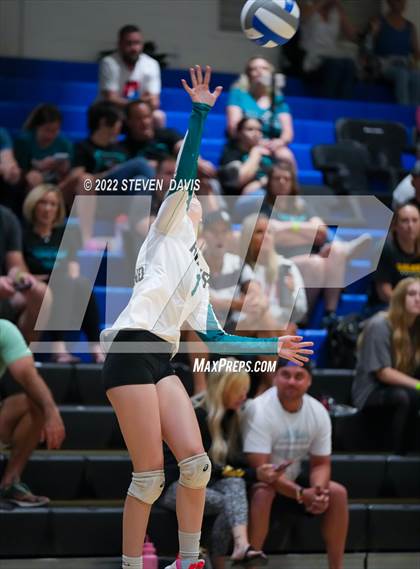 Thumbnail 1 in O'Connor vs Highland photogallery.