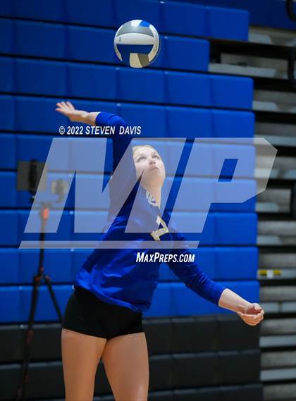 Thumbnail 2 in O'Connor vs Highland photogallery.