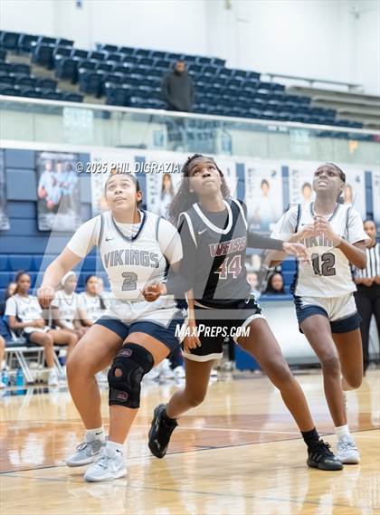 Thumbnail 1 in JV: Weiss @ Bryan photogallery.