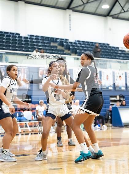 Thumbnail 3 in JV: Weiss @ Bryan photogallery.