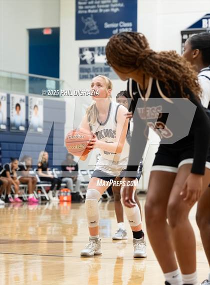 Thumbnail 1 in JV: Weiss @ Bryan photogallery.