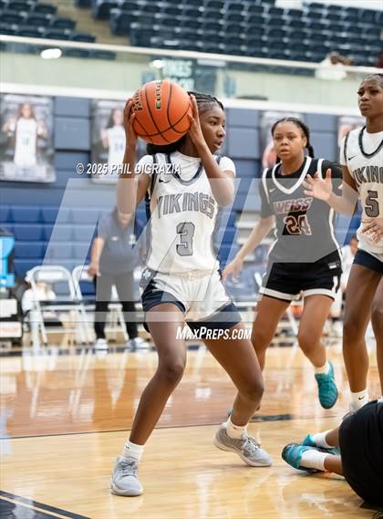 Thumbnail 2 in JV: Weiss @ Bryan photogallery.