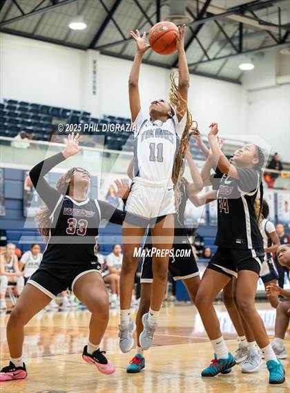 Thumbnail 3 in JV: Weiss @ Bryan photogallery.