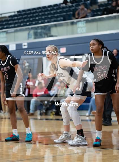 Thumbnail 3 in JV: Weiss @ Bryan photogallery.