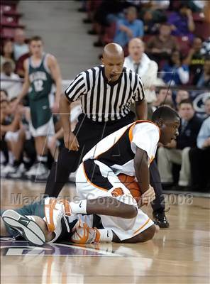 Thumbnail 1 in De La Salle vs. McClymonds (CIF NorCal Regional D1 Final) photogallery.
