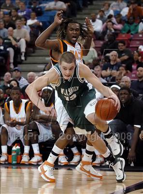 Thumbnail 2 in De La Salle vs. McClymonds (CIF NorCal Regional D1 Final) photogallery.