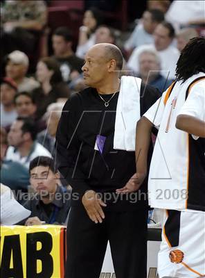 Thumbnail 1 in De La Salle vs. McClymonds (CIF NorCal Regional D1 Final) photogallery.