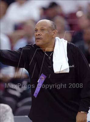 Thumbnail 1 in De La Salle vs. McClymonds (CIF NorCal Regional D1 Final) photogallery.