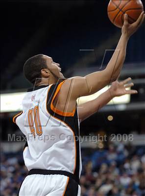 Thumbnail 2 in De La Salle vs. McClymonds (CIF NorCal Regional D1 Final) photogallery.