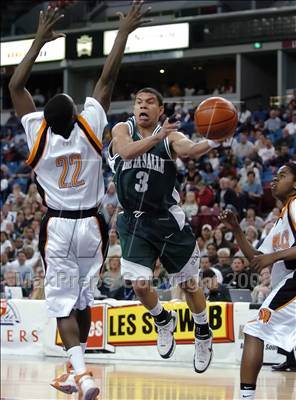 Thumbnail 2 in De La Salle vs. McClymonds (CIF NorCal Regional D1 Final) photogallery.