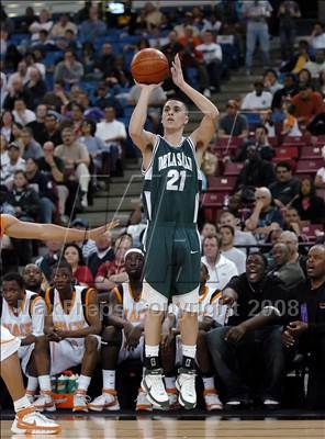 Thumbnail 1 in De La Salle vs. McClymonds (CIF NorCal Regional D1 Final) photogallery.