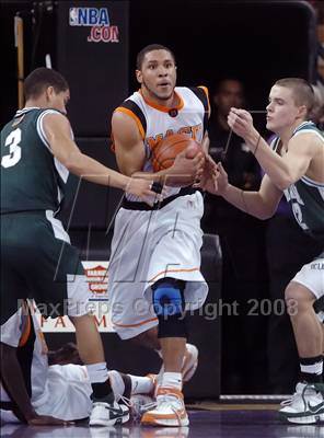 Thumbnail 1 in De La Salle vs. McClymonds (CIF NorCal Regional D1 Final) photogallery.