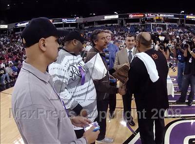 Thumbnail 1 in De La Salle vs. McClymonds (CIF NorCal Regional D1 Final) photogallery.