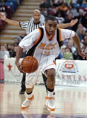 Thumbnail 1 in De La Salle vs. McClymonds (CIF NorCal Regional D1 Final) photogallery.