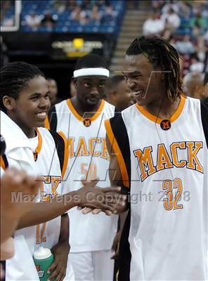 Thumbnail 2 in De La Salle vs. McClymonds (CIF NorCal Regional D1 Final) photogallery.
