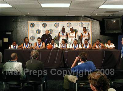 Thumbnail 1 in De La Salle vs. McClymonds (CIF NorCal Regional D1 Final) photogallery.