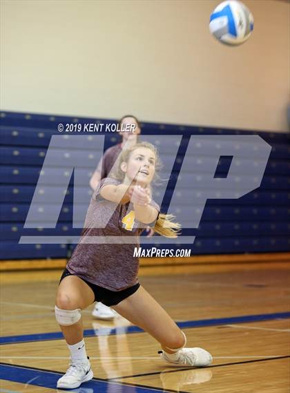 Thumbnail 1 in Utica Eisenhower vs. Seaholm (Detroit Country Day) photogallery.