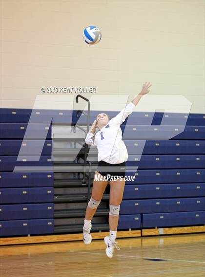 Thumbnail 3 in Utica Eisenhower vs. Seaholm (Detroit Country Day) photogallery.