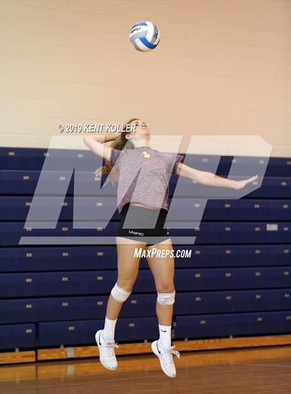 Thumbnail 2 in Utica Eisenhower vs. Seaholm (Detroit Country Day) photogallery.