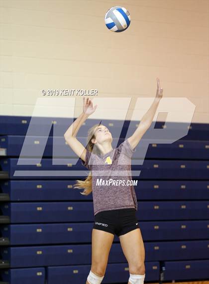 Thumbnail 3 in Utica Eisenhower vs. Seaholm (Detroit Country Day) photogallery.