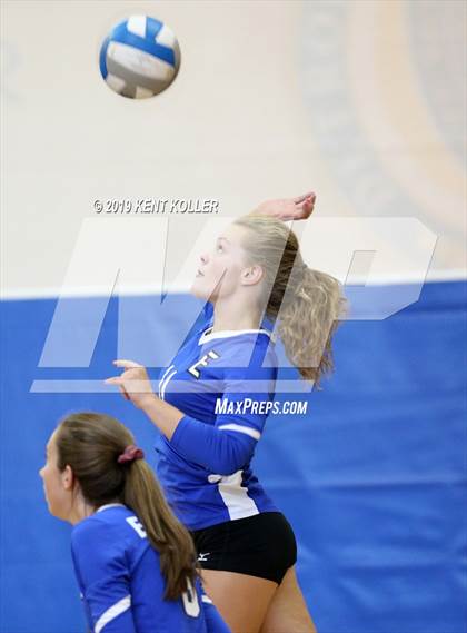 Thumbnail 2 in Utica Eisenhower vs. Seaholm (Detroit Country Day) photogallery.