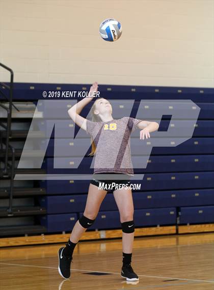 Thumbnail 3 in Utica Eisenhower vs. Seaholm (Detroit Country Day) photogallery.