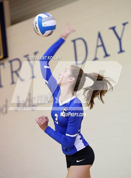 Thumbnail 3 in Utica Eisenhower vs. Seaholm (Detroit Country Day) photogallery.