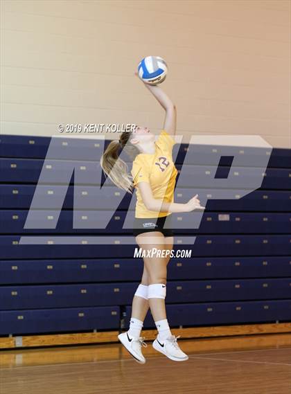 Thumbnail 2 in Utica Eisenhower vs. Seaholm (Detroit Country Day) photogallery.