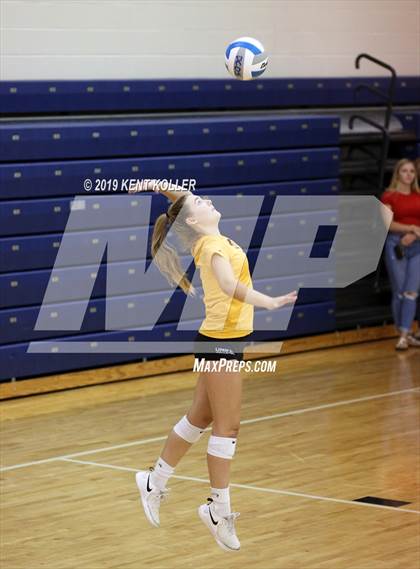 Thumbnail 2 in Utica Eisenhower vs. Seaholm (Detroit Country Day) photogallery.