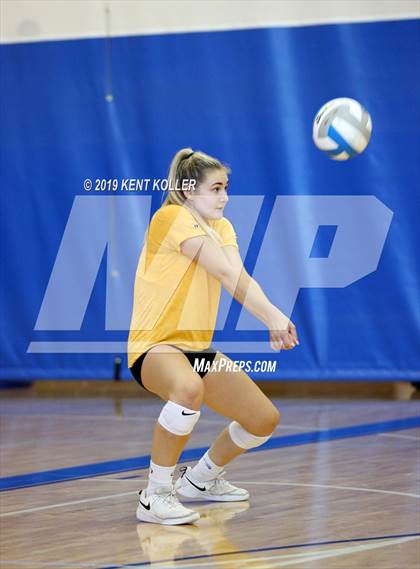 Thumbnail 3 in Utica Eisenhower vs. Seaholm (Detroit Country Day) photogallery.