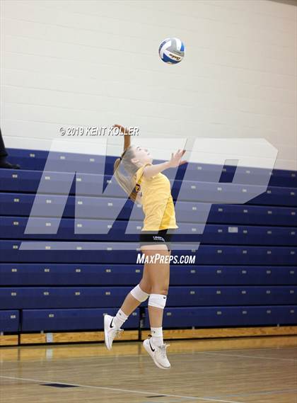 Thumbnail 3 in Utica Eisenhower vs. Seaholm (Detroit Country Day) photogallery.