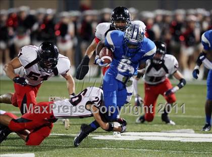 Thumbnail 2 in Lake Travis vs. McCallum (4A Region 4 Bi-District Playoffs) photogallery.