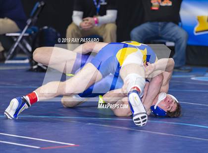 Thumbnail 2 in NYSPHSAA D1 Wrestling Championships (3rd/4th Place) photogallery.