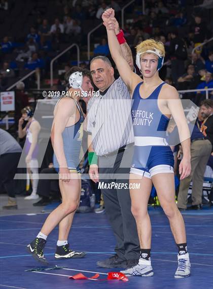 Thumbnail 1 in NYSPHSAA D1 Wrestling Championships (3rd/4th Place) photogallery.