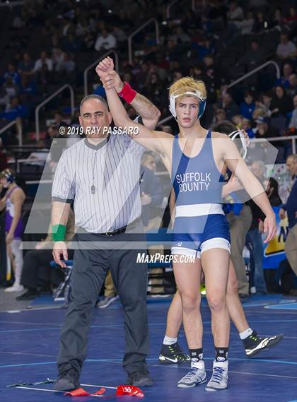 Thumbnail 2 in NYSPHSAA D1 Wrestling Championships (3rd/4th Place) photogallery.