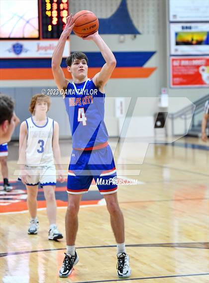 Thumbnail 3 in Wolfe City vs Lipan (UIL 2A Region II Semifinal) photogallery.