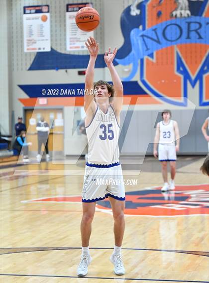 Thumbnail 3 in Wolfe City vs Lipan (UIL 2A Region II Semifinal) photogallery.