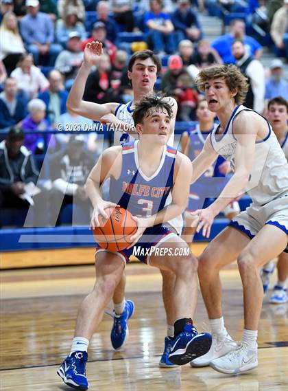 Thumbnail 1 in Wolfe City vs Lipan (UIL 2A Region II Semifinal) photogallery.