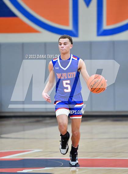 Thumbnail 2 in Wolfe City vs Lipan (UIL 2A Region II Semifinal) photogallery.