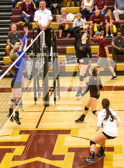 Thumbnail 2 in Salpointe Catholic vs. Prescott (AIA 4A Semifinal)  photogallery.