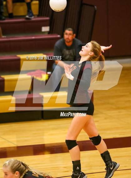 Thumbnail 1 in Salpointe Catholic vs. Prescott (AIA 4A Semifinal)  photogallery.