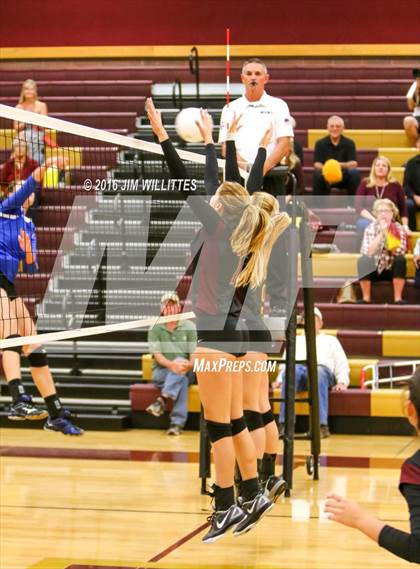 Thumbnail 2 in Salpointe Catholic vs. Prescott (AIA 4A Semifinal)  photogallery.